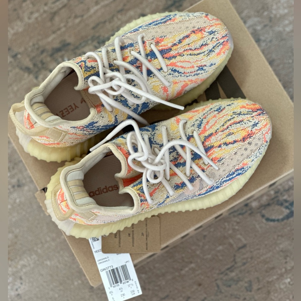 Yeezy BOOST 350 - Picture 8 of 12